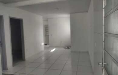 Imagem: A casa possui 2 Dormitórios, 1 Banheiro e está localizado