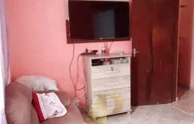 Imagem: A casa possui 2 Dormitórios, 1 Banheiro, 3 Vagas na garagem