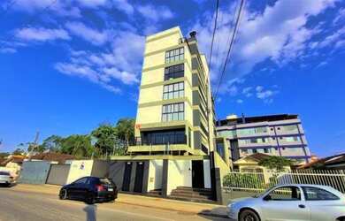 Imagem: O apartamento possui 2 Dormitórios, 1 Banheiro, 1 Vaga na garagem