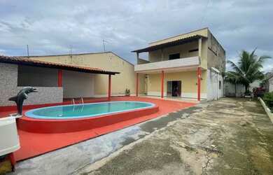 Imagem: A casa possui 4 Dormitórios, 5 Banheiros, 5 Vagas na garagem