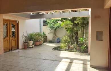 Imagem: A casa possui 4 Dormitórios, 4 Banheiros, 2 Vagas na garagem