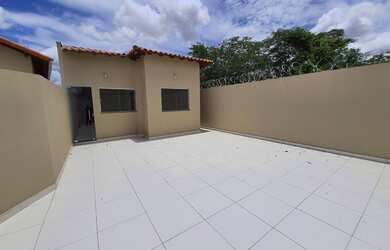 Imagem: A casa possui 3 Dormitórios, 2 Banheiros, 3 Vagas na garagem