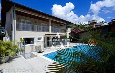 Imagem: A casa em condomínio possui 5 Dormitórios, 5 Banheiros, 4