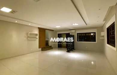 Imagem: A casa possui 4 Dormitórios, 5 Banheiros, 3 Vagas na garagem