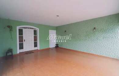 Imagem: A casa possui 3 Dormitórios, 3 Banheiros, 2 Vagas na garagem