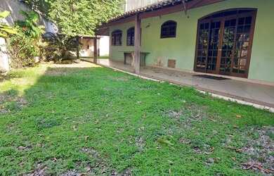 Imagem: A casa possui 3 Banheiros e 5 Vagas na garagem e está localizado