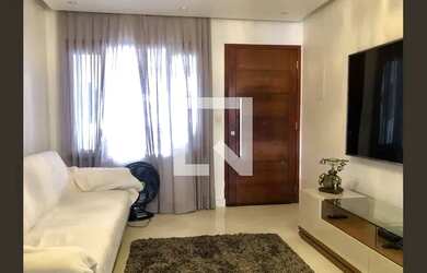 Imagem: A casa possui 3 Dormitórios, 1 Banheiro, 1 Vaga na garagem