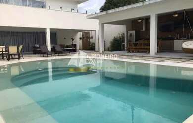 Imagem: A casa possui 5 Dormitórios, 5 Banheiros, 4 Vagas na garagem