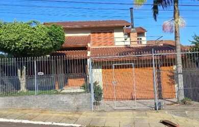 Imagem: A casa possui 3 Dormitórios, 2 Banheiros, 194m² de Área e