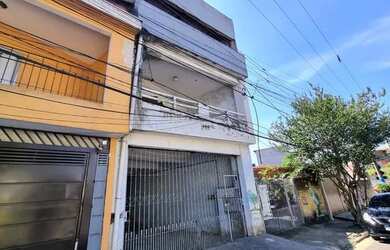 Imagem: A casa possui 2 Dormitórios, 3 Banheiros, 2 Vagas na garagem