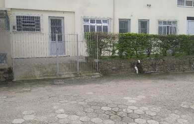 Imagem: A kitnet possui 4 Banheiros e está localizado em Carvoeira