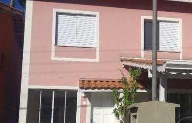 Imagem: A casa em condomínio possui 2 Dormitórios, 1 Banheiro, 2 Vagas