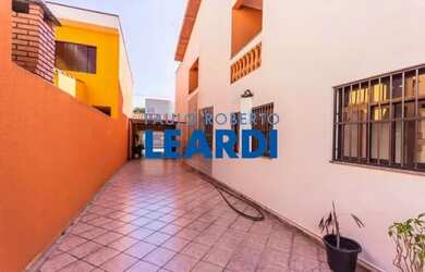 Imagem: A casa possui 4 Dormitórios, 4 Banheiros, 1 Vaga na garagem