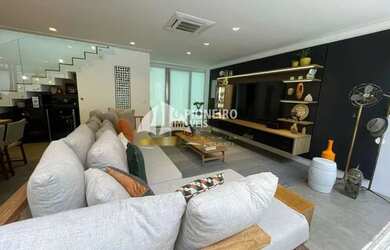 Imagem: A casa em condomínio possui 5 Dormitórios, 5 Banheiros, 2