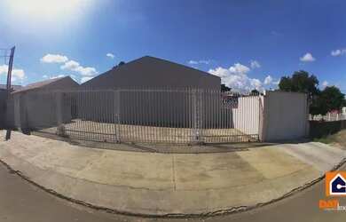 Imagem: A casa possui 2 Dormitórios, 1 Banheiro, 1 Vaga na garagem