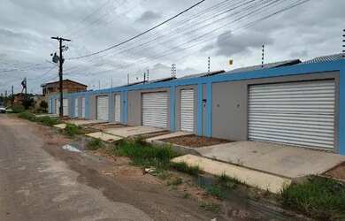 Imagem: A casa possui 2 Dormitórios, 2 Banheiros, 2 Vagas na garagem