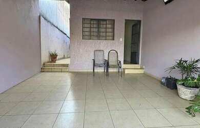 Imagem: A casa possui 2 Dormitórios, 1 Banheiro e está localizado