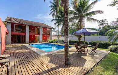 Imagem: A casa possui 5 Dormitórios, 5 Banheiros, 5 Vagas na garagem