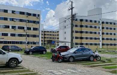 Imagem: O apartamento possui 2 Dormitórios, 1 Banheiro, 1 Vaga na garagem