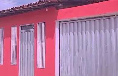 Imagem: A casa possui 3 Dormitórios, 3 Banheiros e está localizado