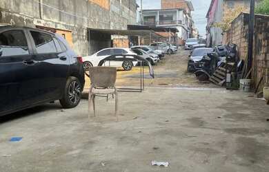 Imagem: A casa possui 1 Banheiro, 5 Vagas na garagem, 400m² de Área