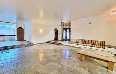 Imagem: A casa para alugar possui 4 Dormitórios, 5 Banheiros, 4 Vagas