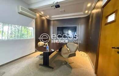 Imagem: O depósito possui 200m² de Área e está localizado em Umuarama