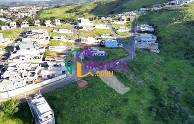 Imagem: O terreno possui 200m² de Área e está localizado em Bom