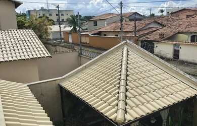 Imagem: A casa possui 4 Dormitórios, 5 Banheiros, 2 Vagas na garagem