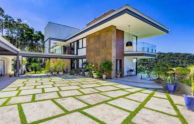 Imagem: A casa em condomínio possui 5 Dormitórios, 5 Banheiros, 3