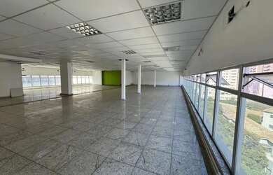 Imagem: O depósito possui 5 Vagas na garagem, 509m² de Área e está