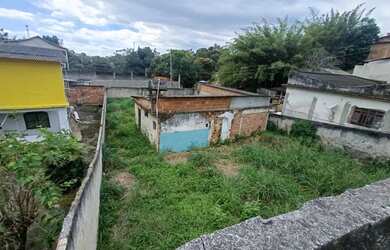 Imagem: A casa possui 1 Dormitório, 1 Banheiro, 5 Vagas na garagem