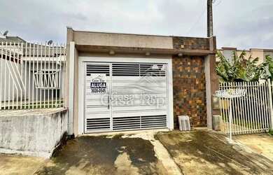 Imagem: A casa possui 3 Dormitórios, 1 Banheiro, 2 Vagas na garagem