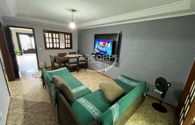 Imagem: A casa possui 2 Dormitórios, 1 Banheiro, 2 Vagas na garagem