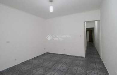 Imagem: A casa possui 3 Dormitórios, 2 Banheiros, 1 Vaga na garagem