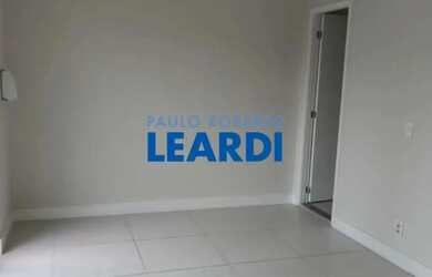 Imagem: O depósito possui 1 Vaga na garagem e 36m² de Área e está