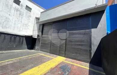 Imagem: O depósito possui 4 Vagas na garagem e 320m² de Área e está