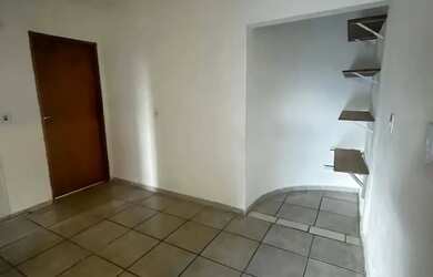 Imagem: A casa possui 3 Dormitórios, 2 Banheiros, 1 Vaga na garagem