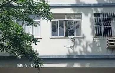 Imagem: O apartamento possui 1 Dormitório, 2 Banheiros, 1 Vaga na garagem