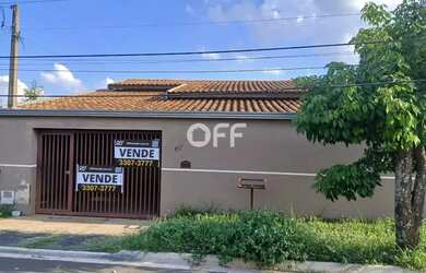 Imagem: A casa possui 3 Dormitórios, 3 Banheiros, 3 Vagas na garagem