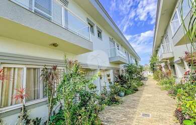 Imagem: A casa possui 3 Dormitórios, 3 Banheiros, 2 Vagas na garagem