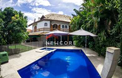 Imagem: A casa em condomínio possui 4 Dormitórios, 5 Banheiros, 4