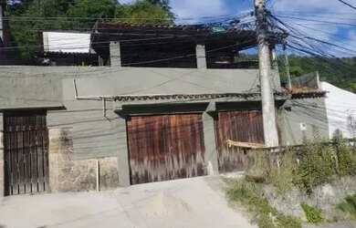 Imagem: A casa possui 3 Dormitórios, 4 Banheiros, 2 Vagas na garagem