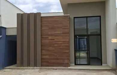 Imagem: A casa possui 2 Dormitórios, 2 Banheiros, 2 Vagas na garagem