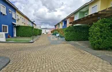 Imagem: A casa em condomínio possui 3 Dormitórios, 2 Banheiros, 4