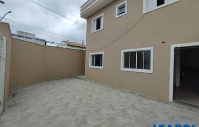 Imagem: A casa possui 2 Dormitórios, 2 Banheiros, 3 Vagas na garagem