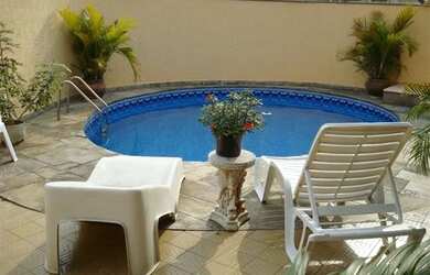 Imagem: A casa possui 4 Dormitórios, 4 Banheiros, 4 Vagas na garagem