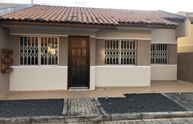 Imagem: A casa em condomínio possui 3 Dormitórios, 1 Banheiro, 1 Vaga