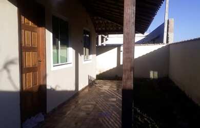 Imagem: A casa possui 2 Dormitórios, 2 Banheiros, 3 Vagas na garagem