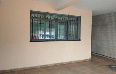 Imagem: A casa possui 2 Dormitórios, 1 Banheiro, 2 Vagas na garagem